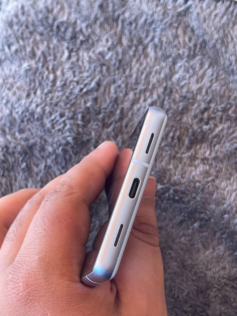 Google Pixel 7a 5
