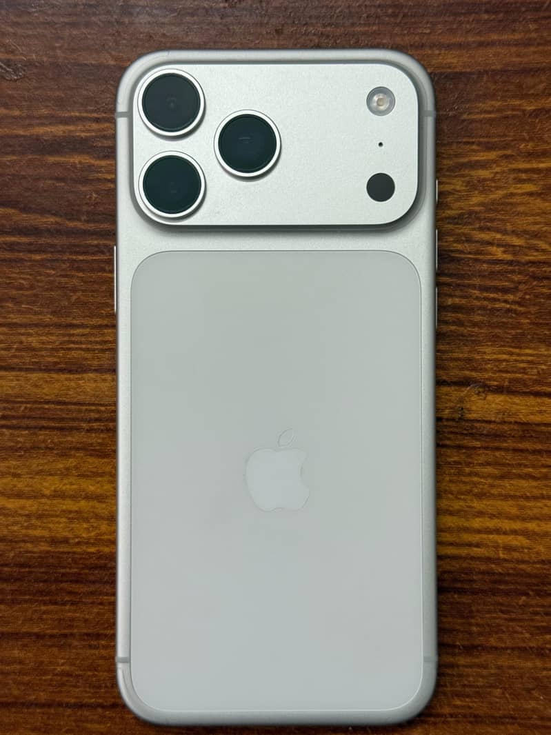 Apple iPhone 17 Pro Max 1