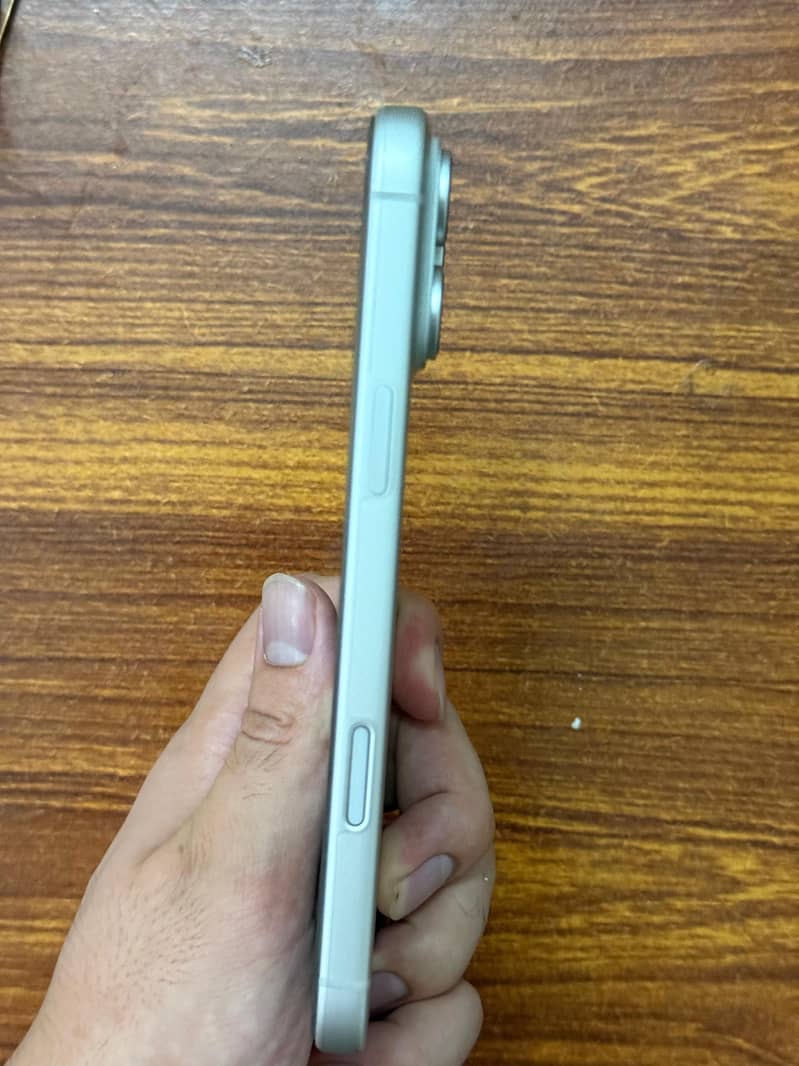 Apple iPhone 17 Pro Max 3