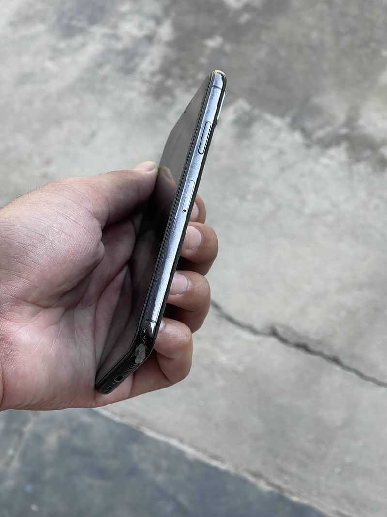 Apple iPhone X 5