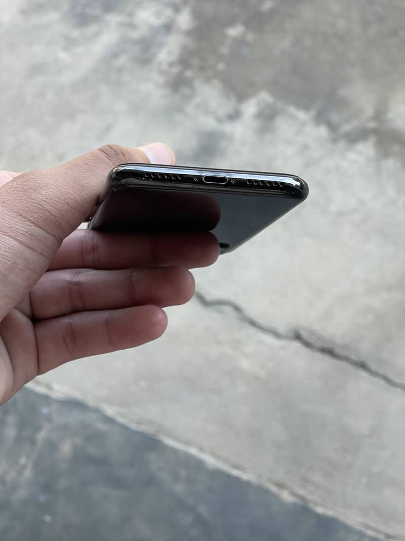 Apple iPhone X 6
