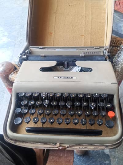 Typewriter manual