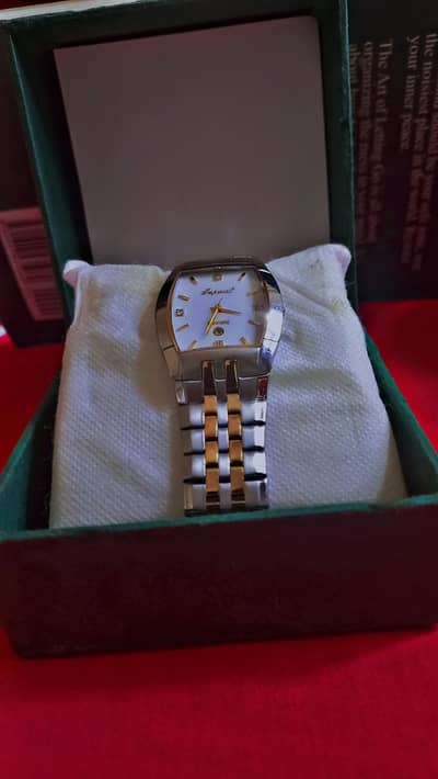 Elegant Two-Tone Wrist Watch – Stylish & Premium Look