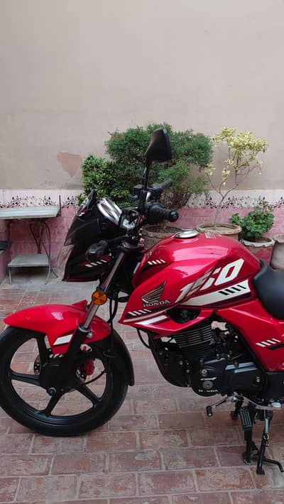 Honda CB 150F lush condition 1 hand use
