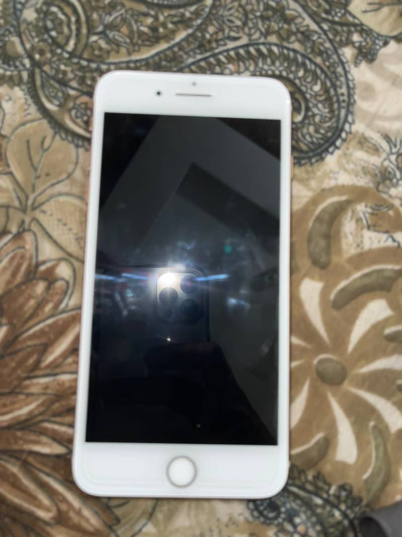 Apple iPhone 8 Plus 1