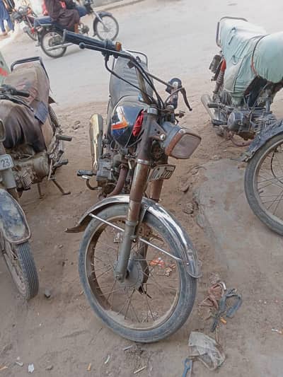 honda 125  2002 model karachi nmbr all document available