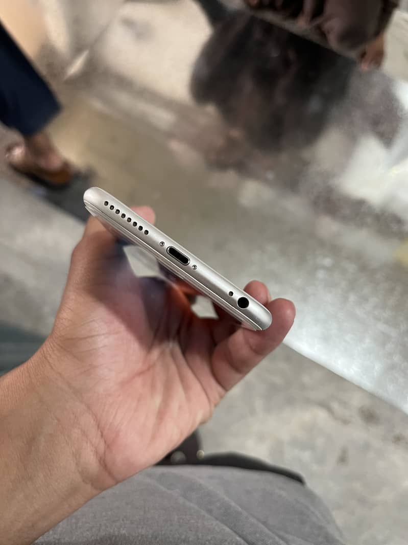 Apple iPhone 6S Plus 2