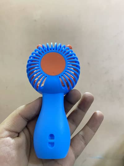 Mini fan which charger connect