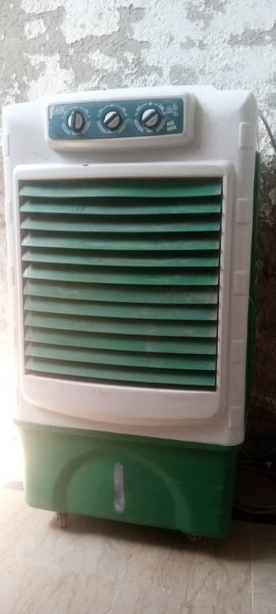 12 v air collar . 2 mAh  use keya tha . pishly sall liya tha.