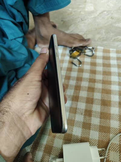 Samsung Mobile J7