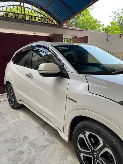 Honda Vezel Z Package Hybrid 1.5cc