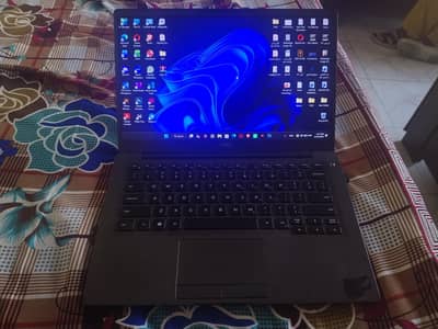 Latitude 7400