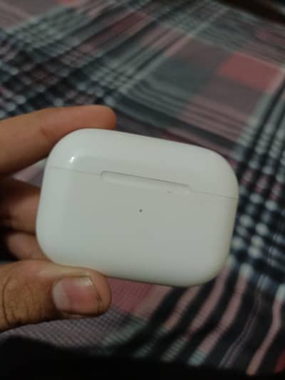 apple airpods pro 1st gen slightly used