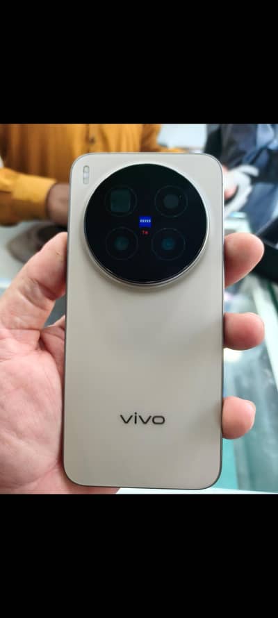 Vivo X300 Pro 16/512 global Pakistani warranty