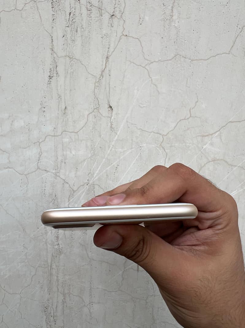 Apple iPhone 7 Plus 5