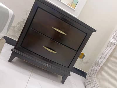 kind double bed with king side tables