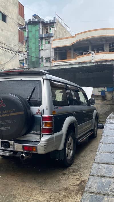 Mitsubishi Pajero 1995