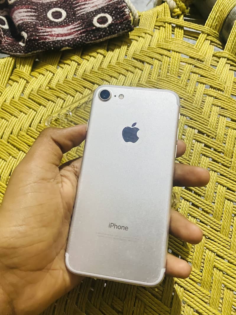 Apple iPhone 7 0