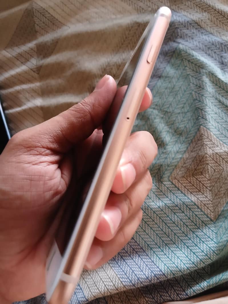 Apple iPhone 8 3