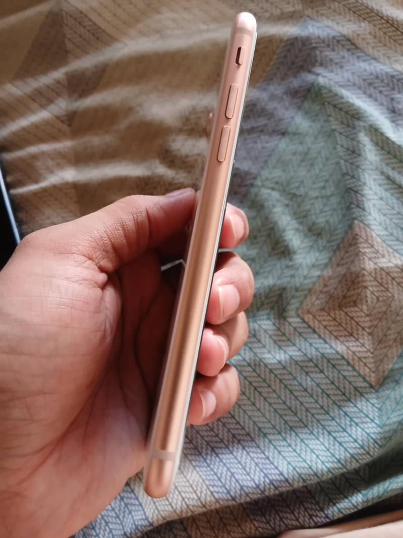 Apple iPhone 8 4