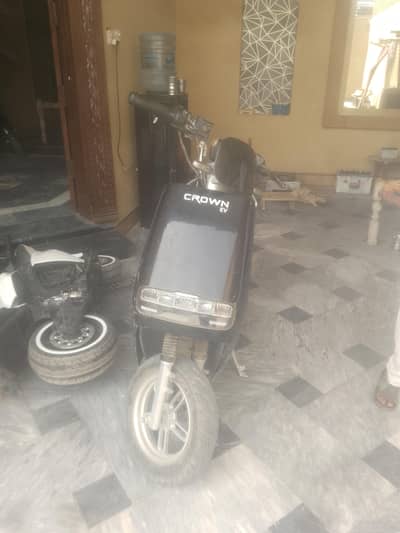 crown ev scooty
