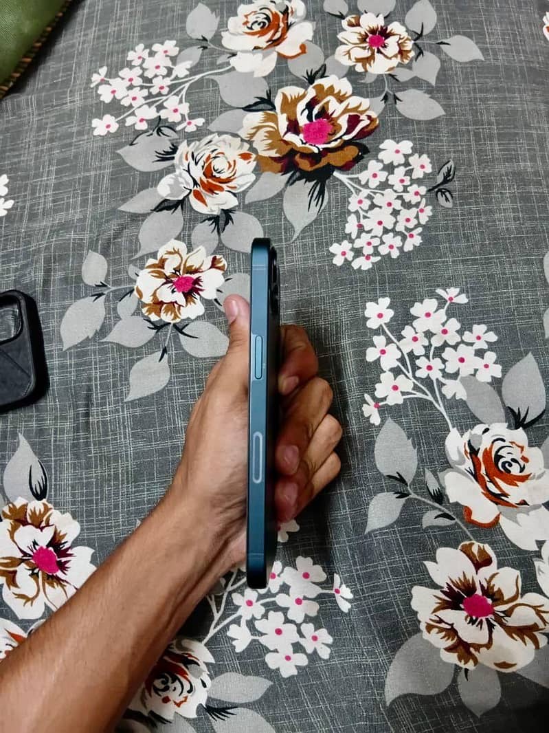 Apple iPhone 13 3