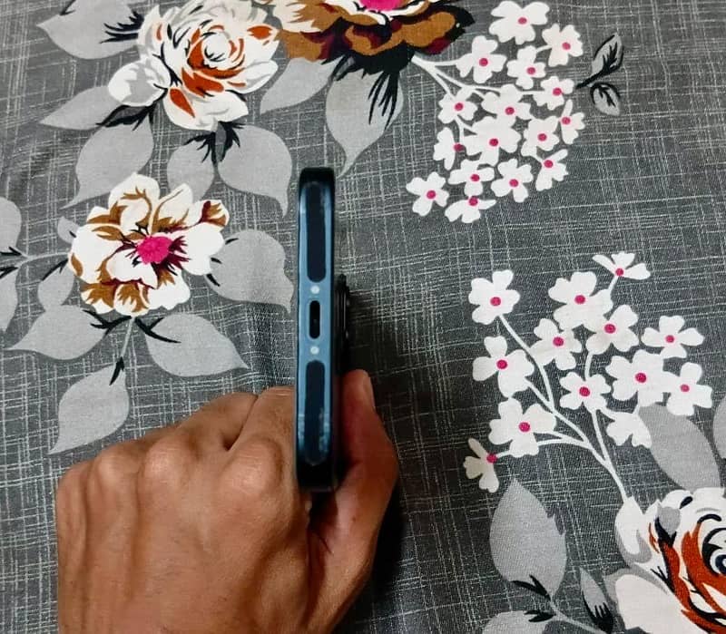 Apple iPhone 13 5