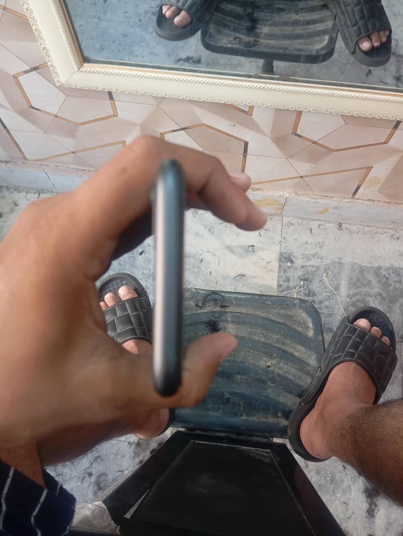Apple iPhone 11 3