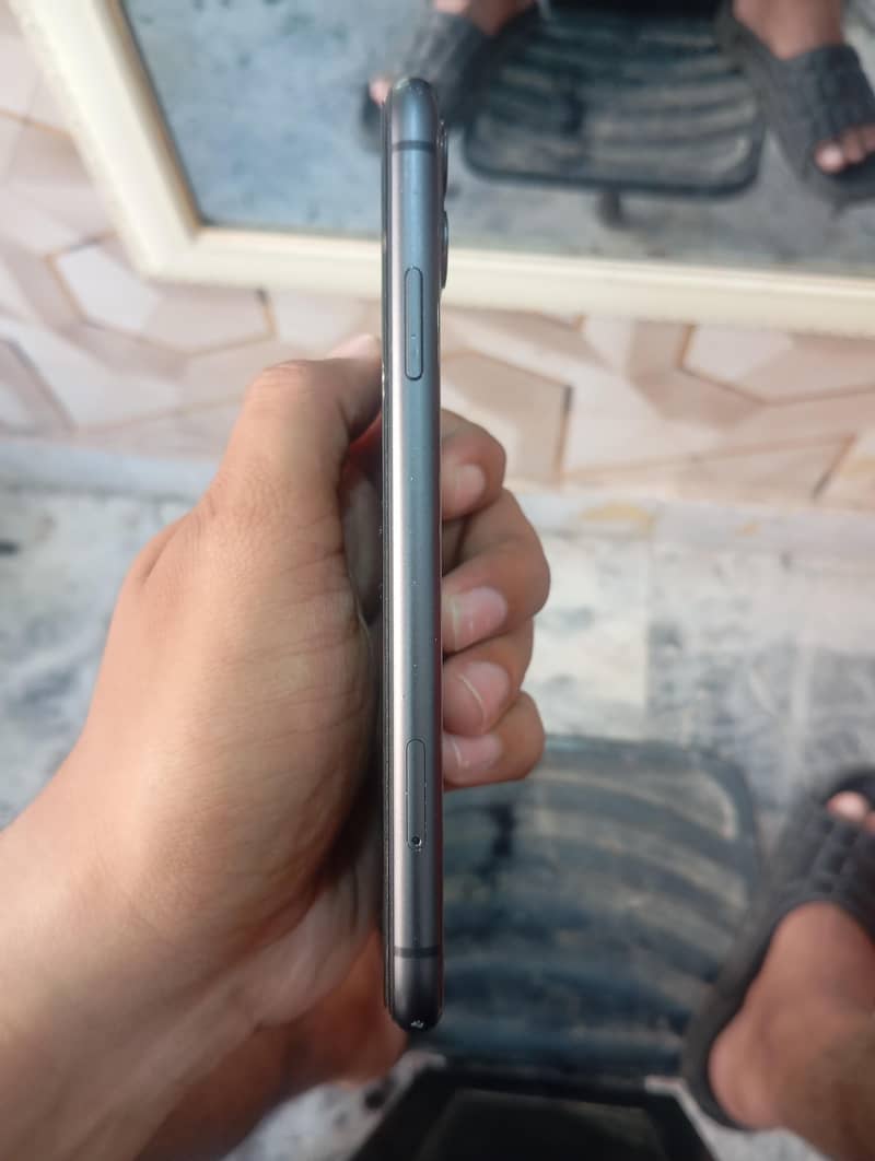Apple iPhone 11 4