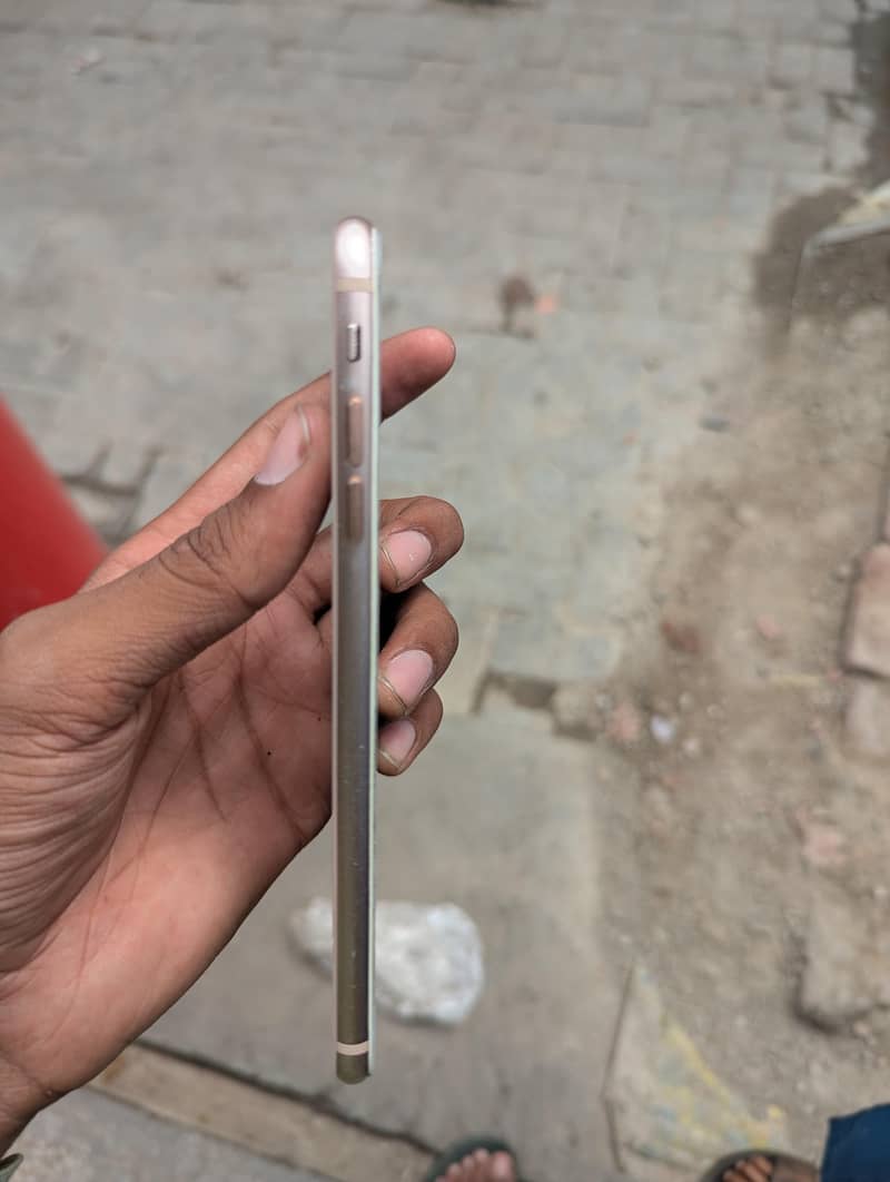 Apple iPhone 8plus 4