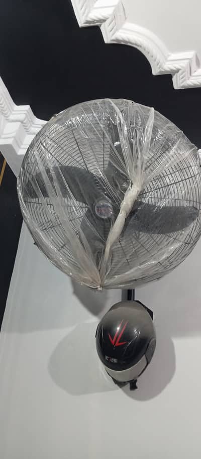 10/10 condition bracket fan