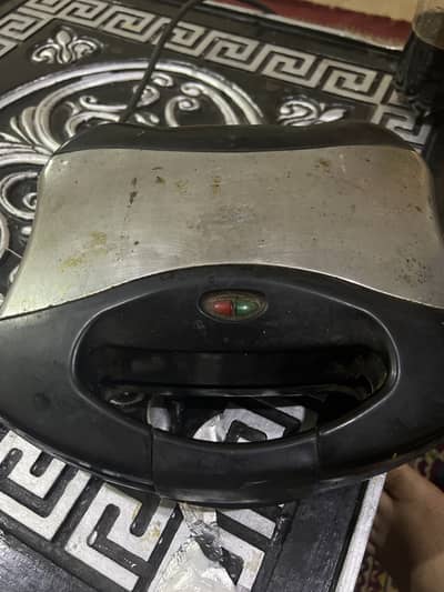 Stainless steel sandwich maker