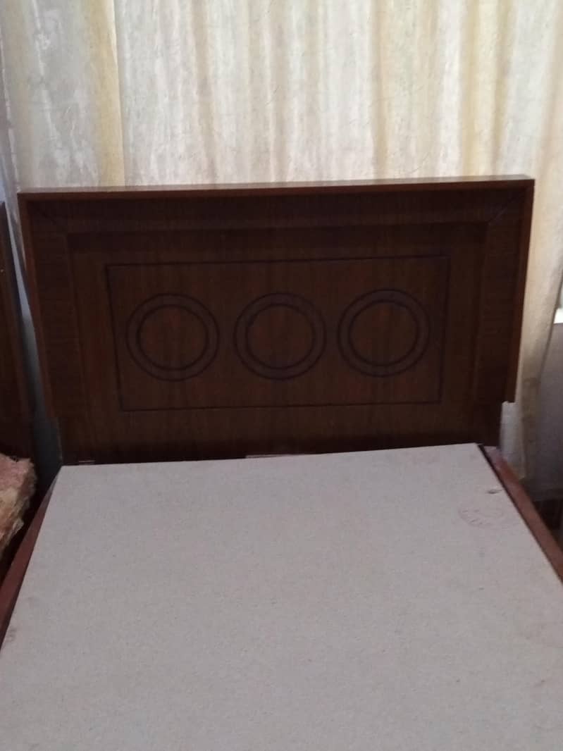 2 single beds 0
