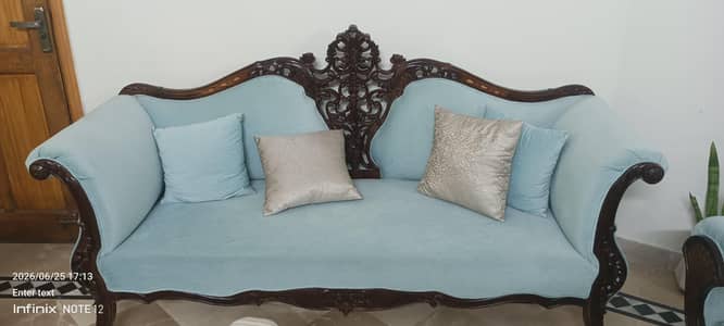chinoti sofa