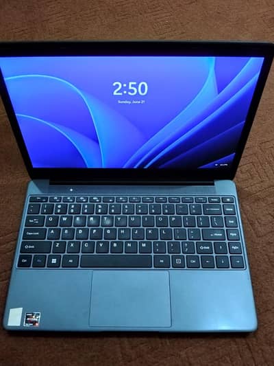 10/10 MechRevo window 11 pro 8Gb 256Gb ssd