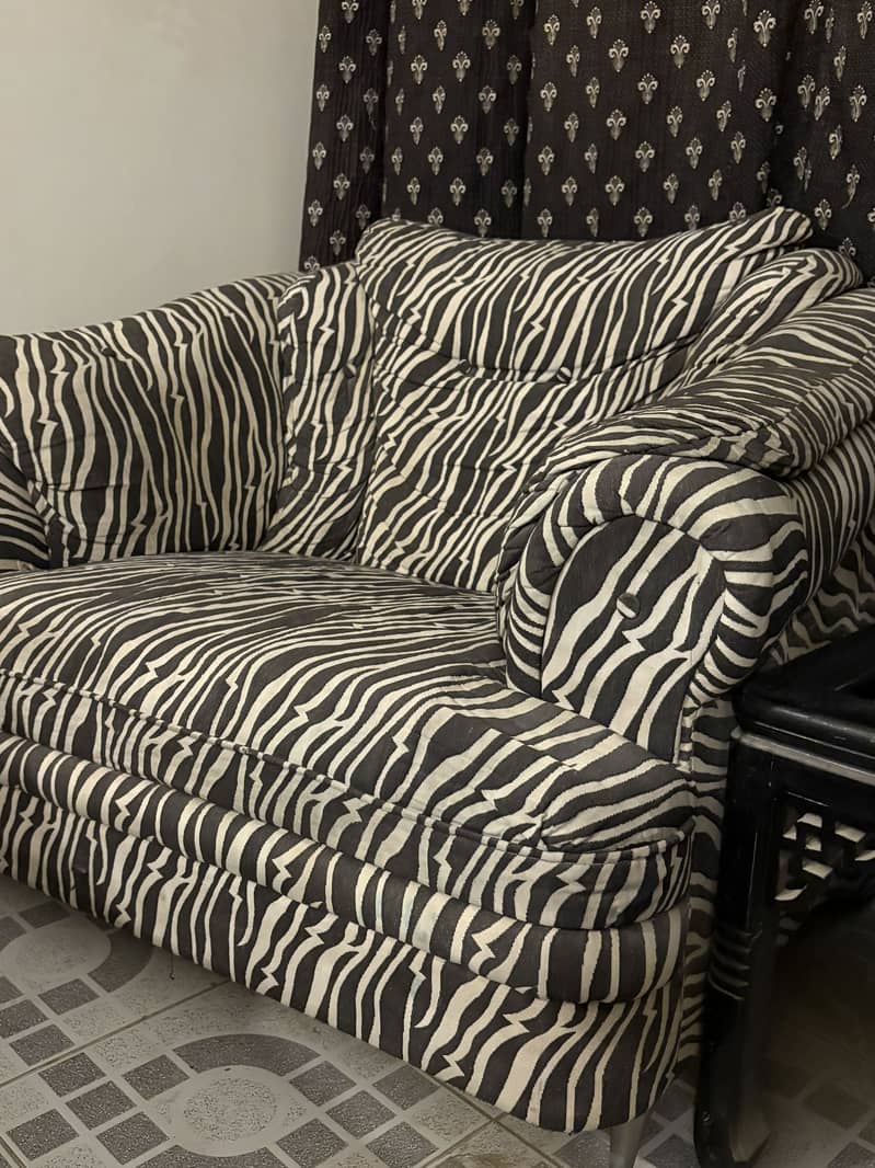2 Seater Sofa Set 3