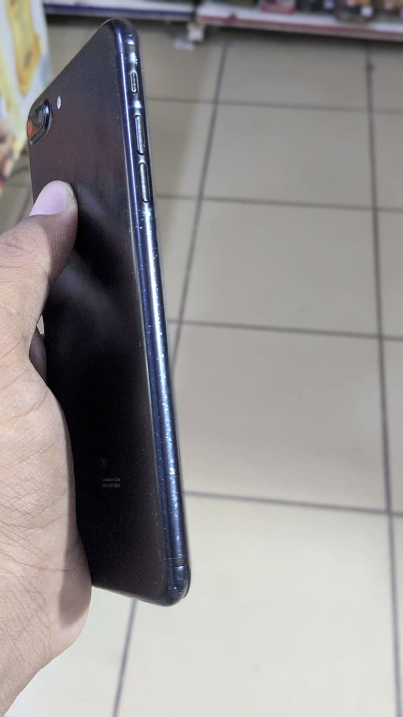 Apple iPhone 7 Plus 2