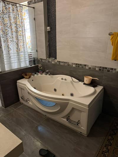 Jacuzzi Bathtub