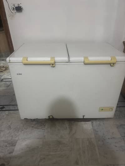 Fridge freezer to sell in white colour
