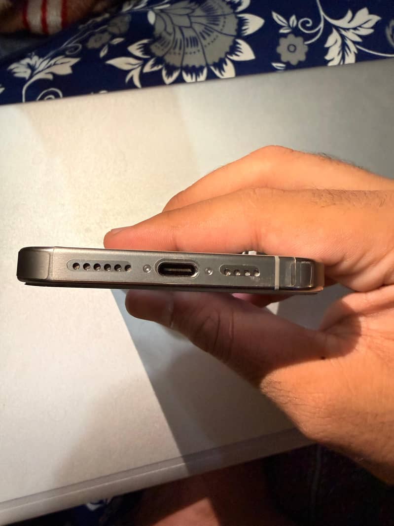 Iphone 15 pro Max 4