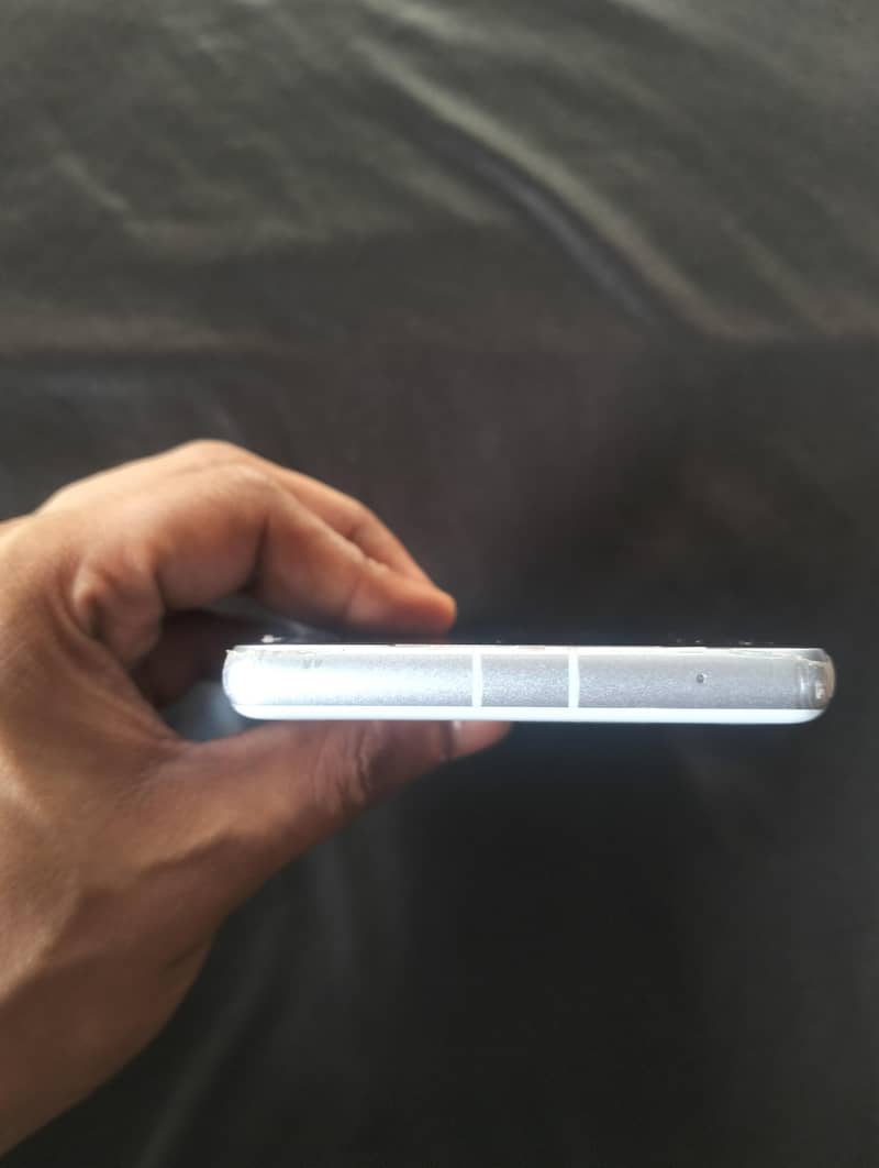 Google Pixel 7a 4