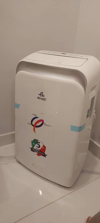 PORTABLE AIR CONDITIONER