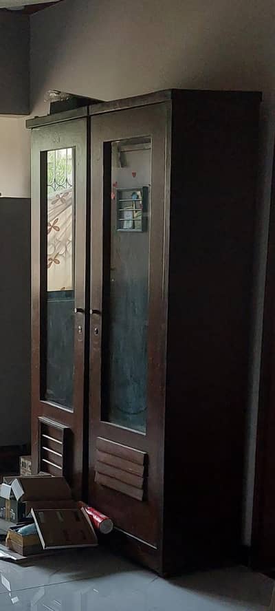 3 doors wooden divider used in best condition price negotiable