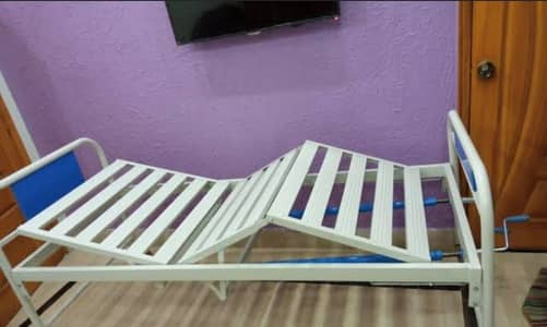 Patient bed with mattress