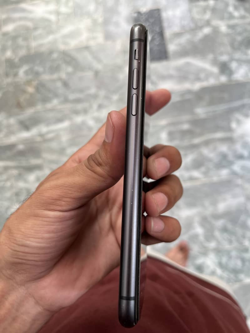 Apple iPhone 11 3