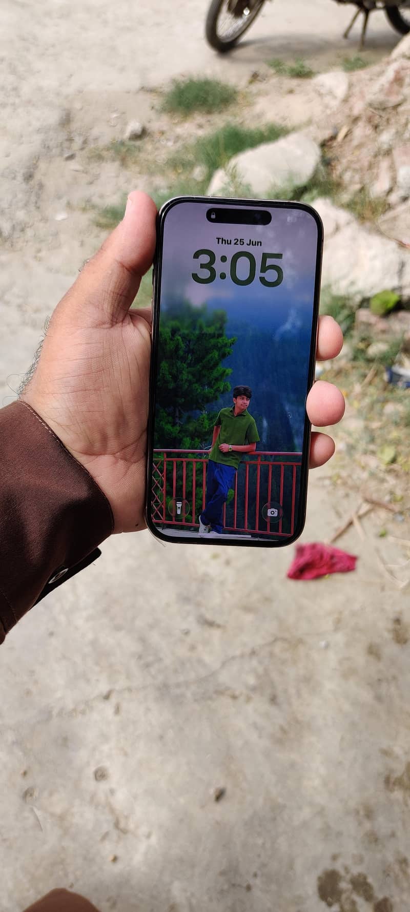 Apple iPhone 16 Pro JV 1