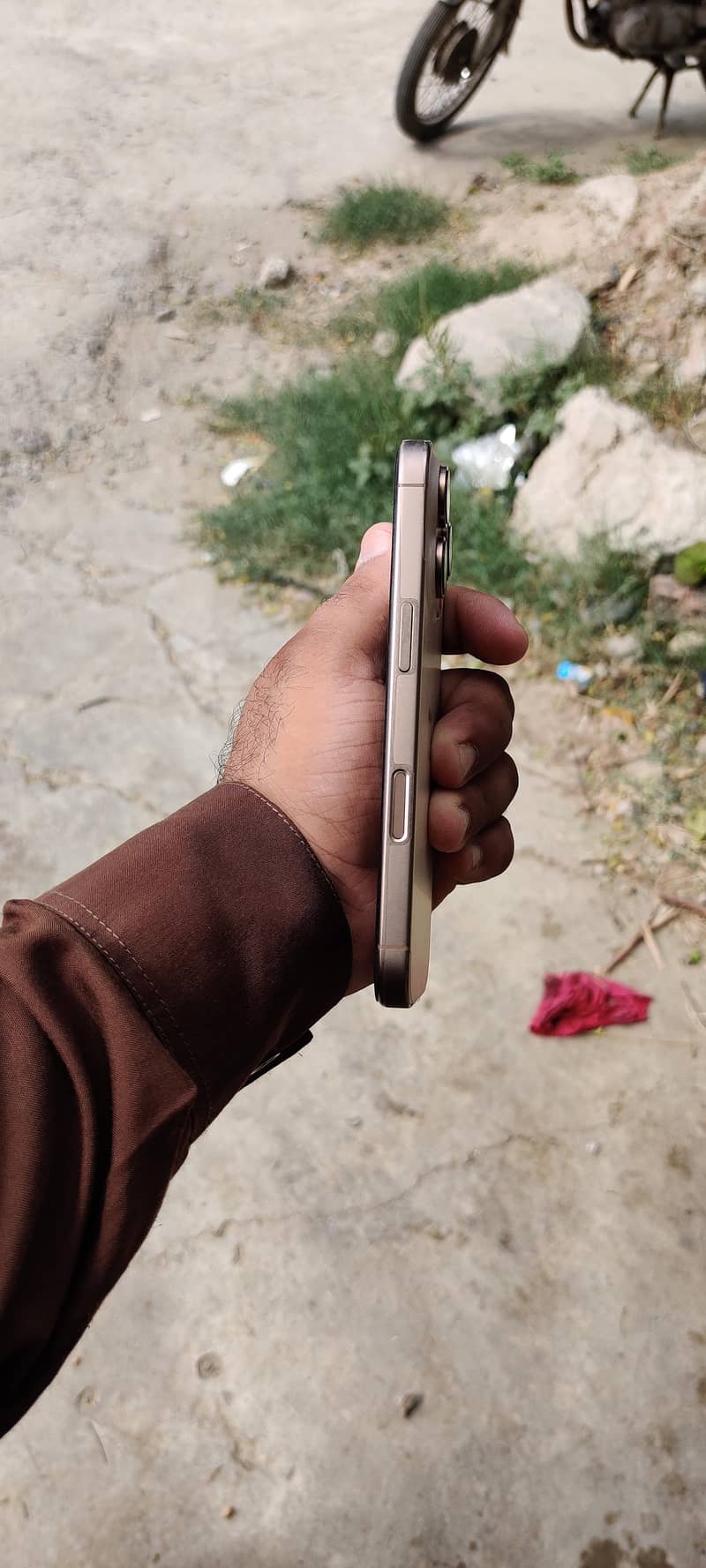 Apple iPhone 16 Pro JV 2
