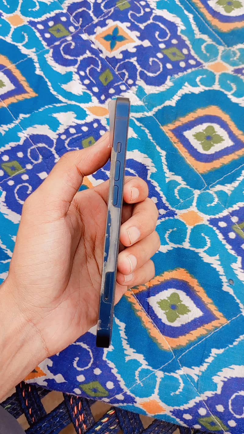 Apple iPhone 13 2