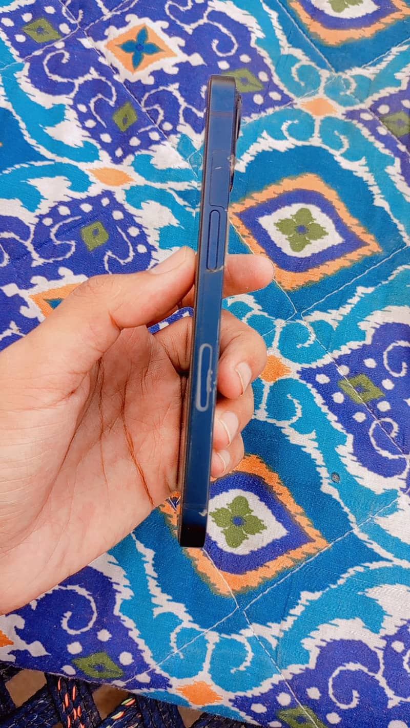 Apple iPhone 13 3