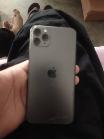I phone 11 pro max 256gb ok